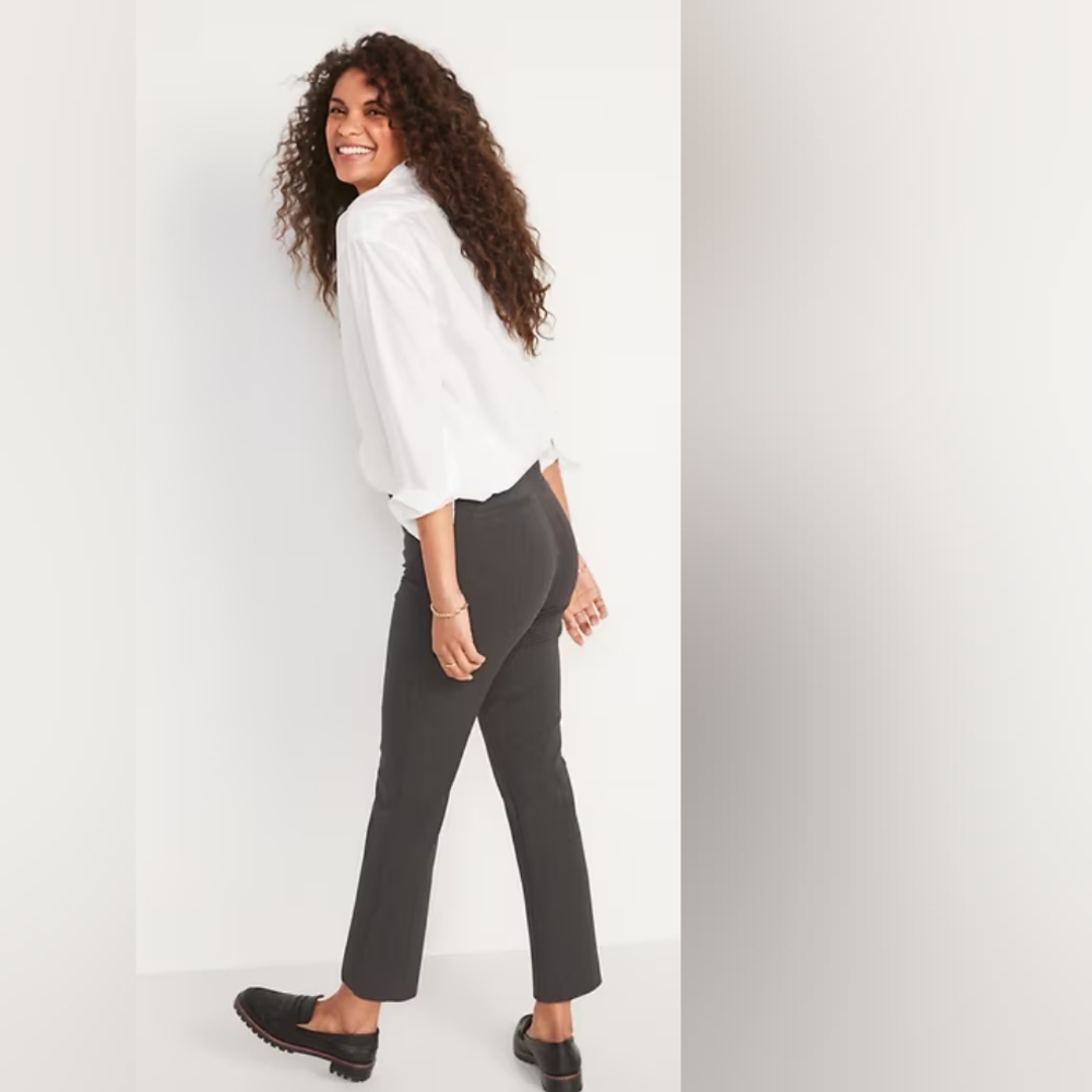 🎉 SALE 🎉 NWT Old Navy High-Waisted Pixie Straight Pants - Picture 3 of 8